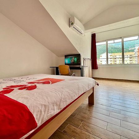 Homestay Mark - Double Bed Room - Shared Bathroom And Kitchen Μπούντβα Εξωτερικό φωτογραφία